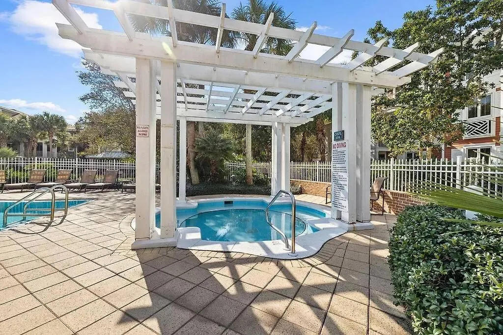 Studio In Heart Of The Village Destin