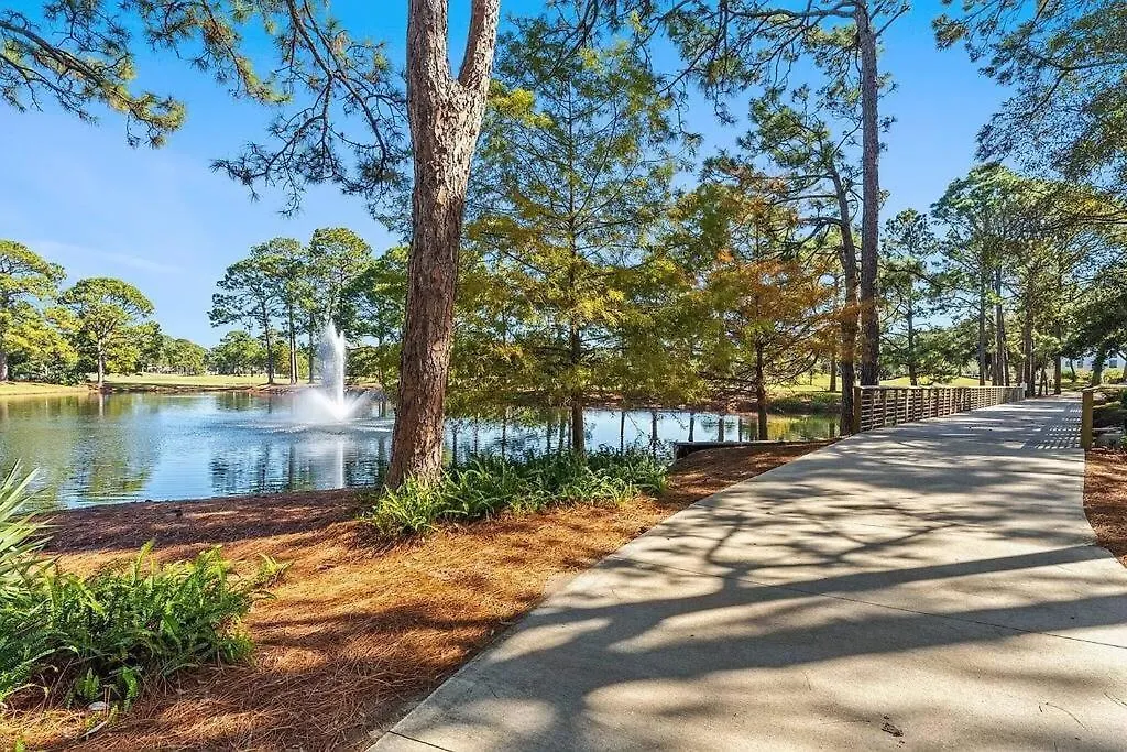Studio In Heart Of The Village Destin